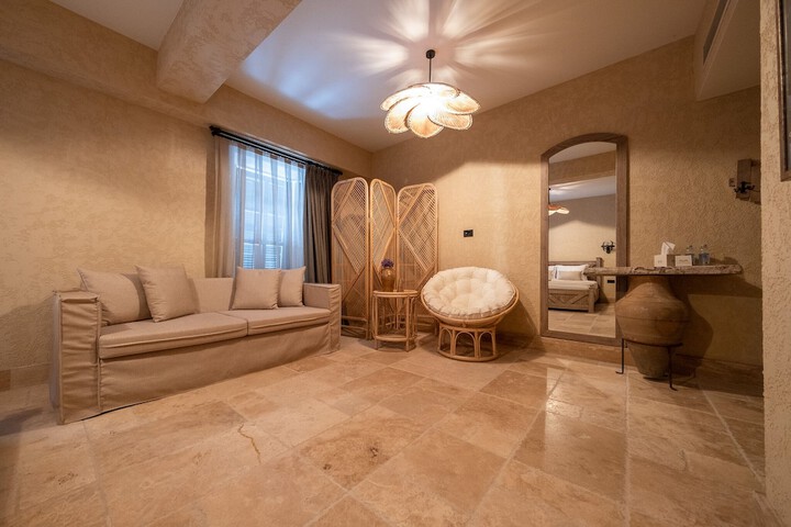 Room 21 of 38