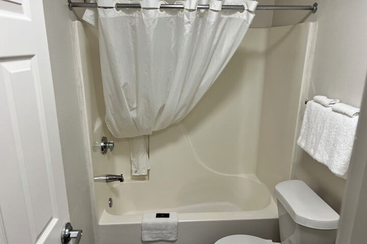 Room 7 of 8