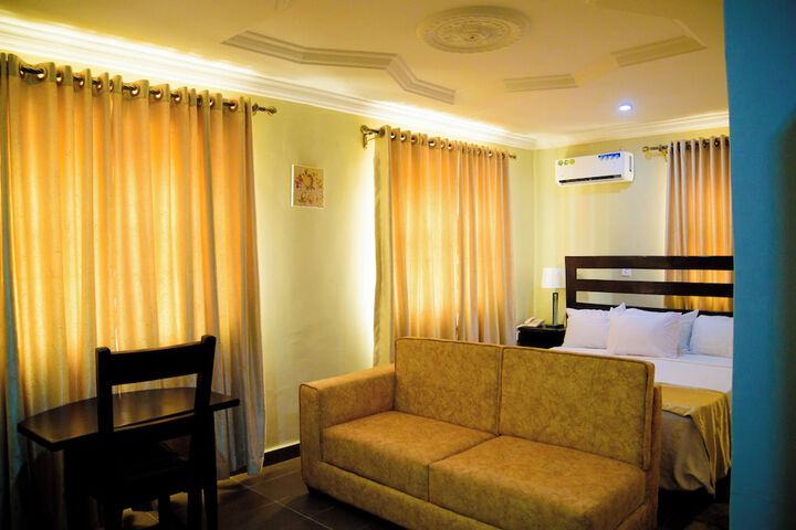 Room 9 of 31