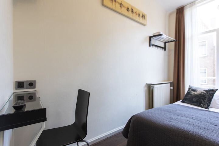Room 33 of 59