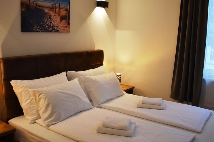 Room 8 of 40