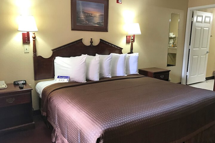 Room 5 of 12