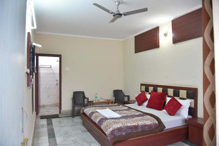 Room 18 of 90