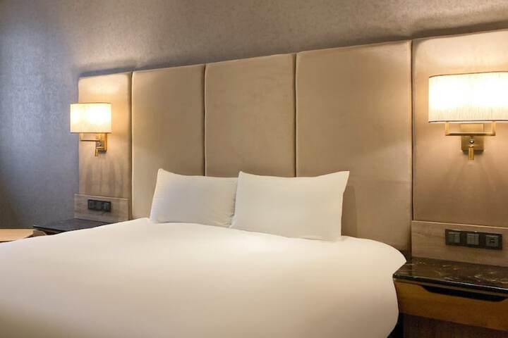 Room 53 of 86