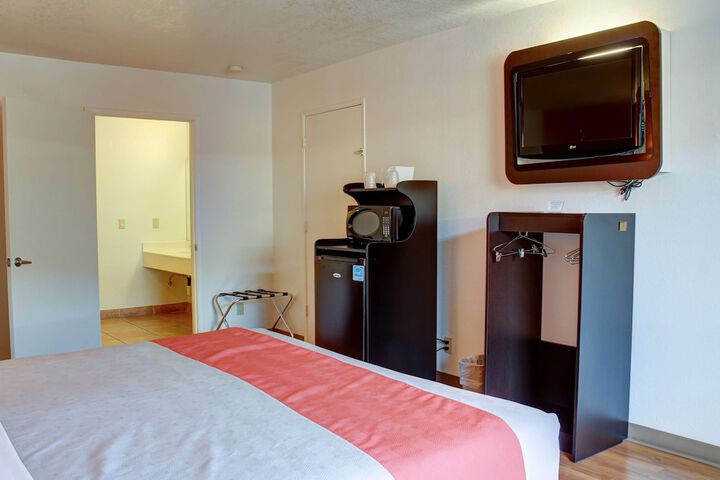 Room 6 of 38
