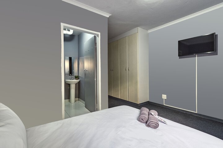 Room 8 of 34