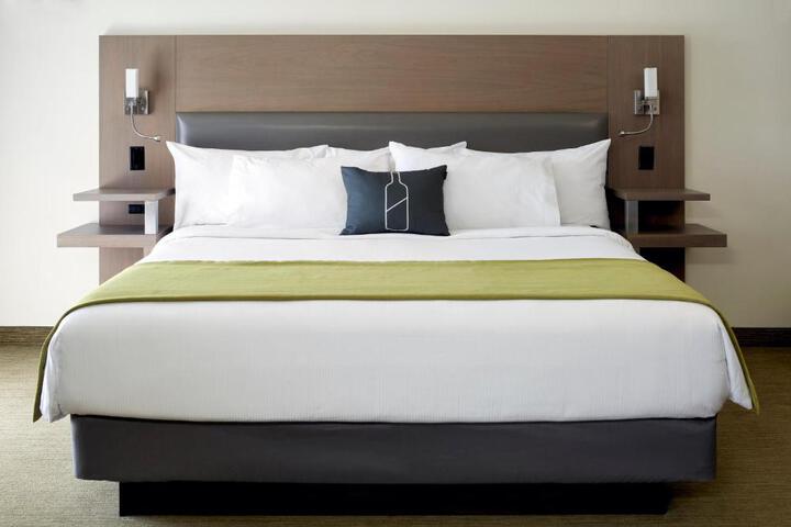 1 King Bed (11 of 18)