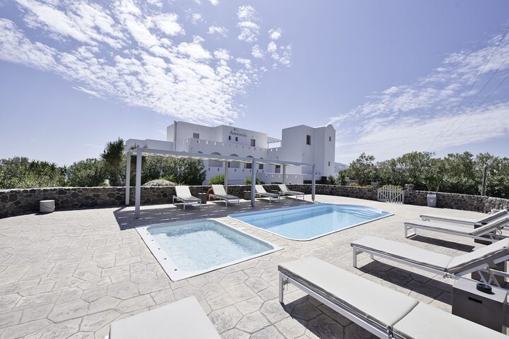 Hotel Pool