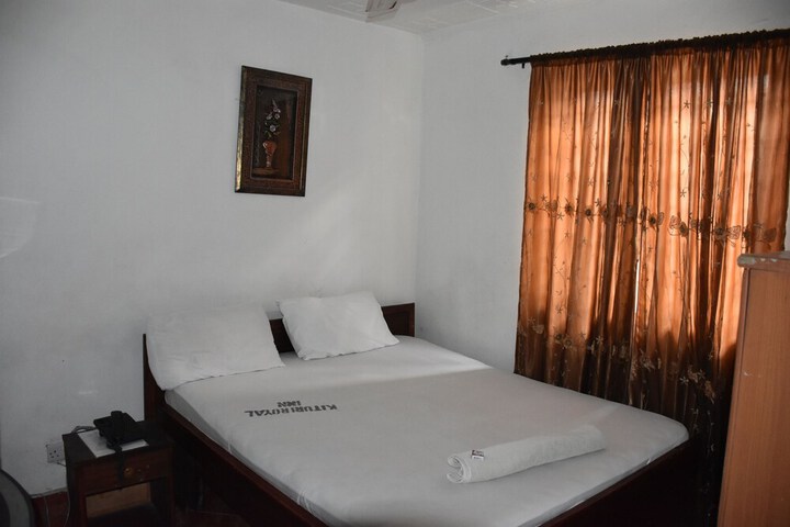 Room 9 of 14
