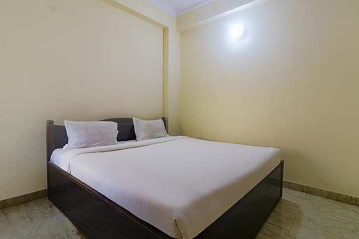 Room 6 of 14