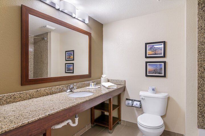 Suite 2 Queen Beds (10 of 14)