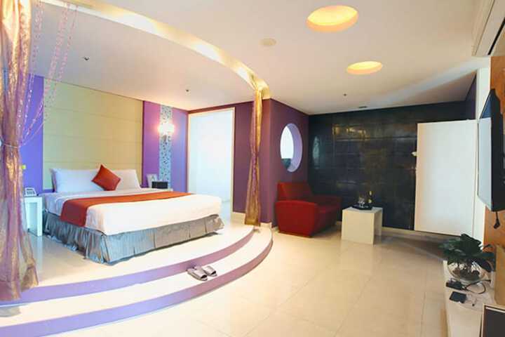 Room 17 of 51