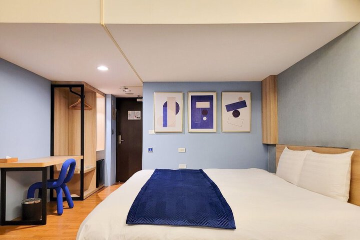 Room 10 of 31