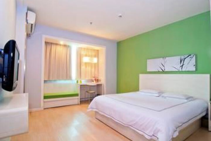 Room 15 of 31