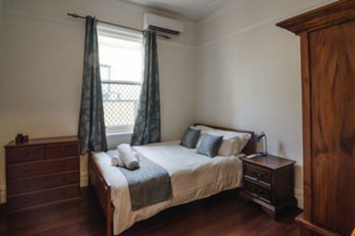 Room 9 of 28