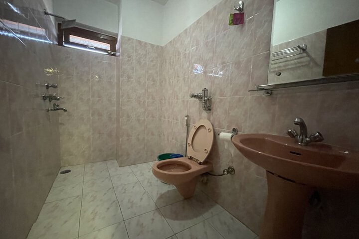 Room 12 of 18