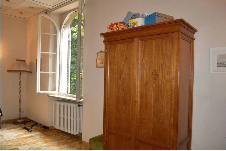 Room 8 of 11