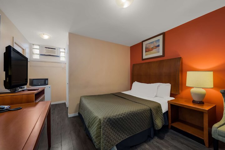 Room 20 of 38