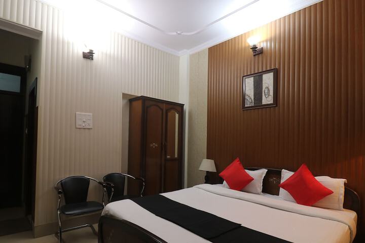 Room 14 of 32