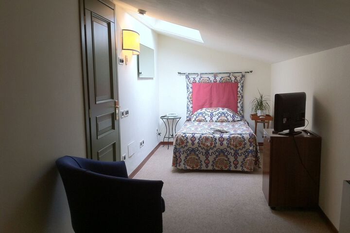 Room 8 of 79