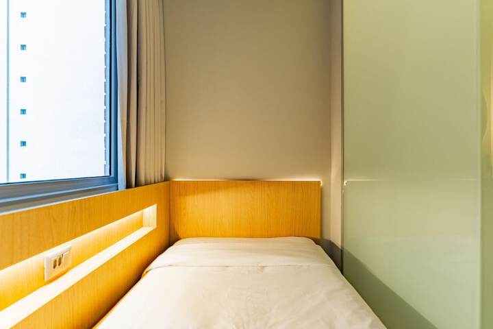 Room 32 of 71