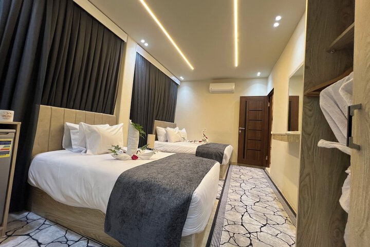 Room 3 of 27
