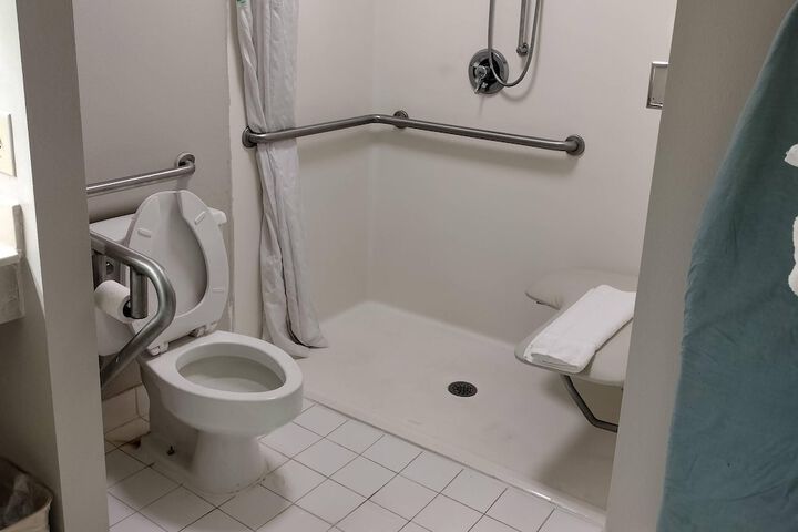 Room 115 of 190