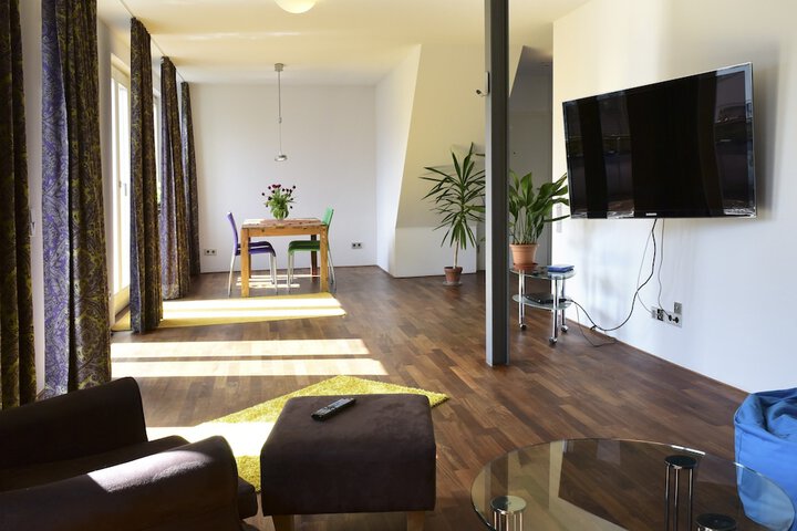 Room 9 of 37