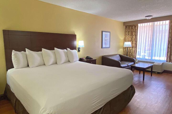 1 King Bed Accessible (2 of 7)