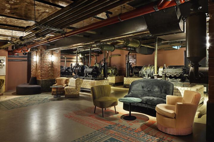 Lounge 117 of 142