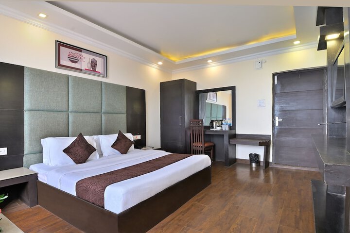 Room 15 of 42