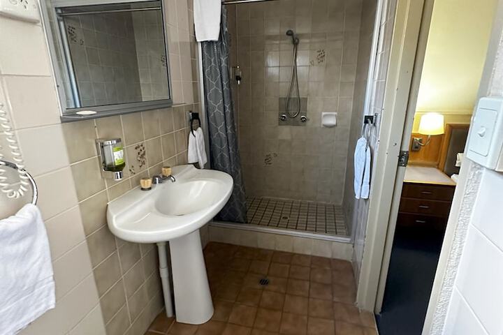 Room 53 of 75
