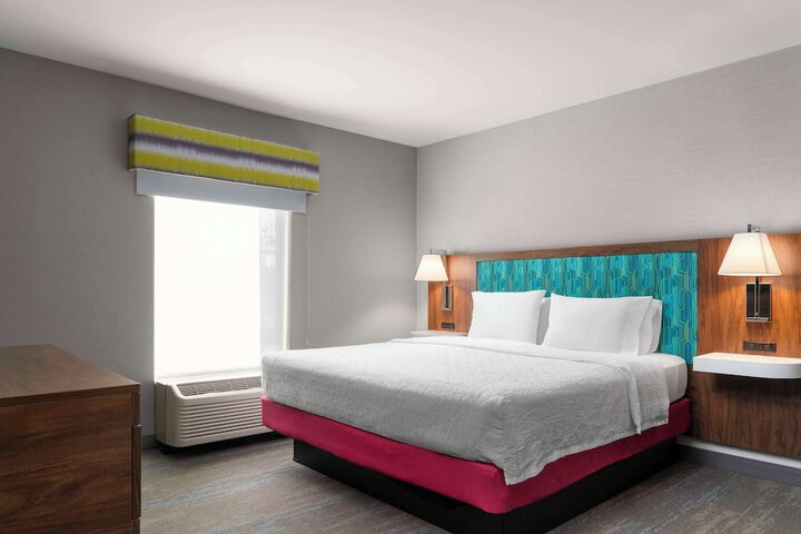 1 King Bed (3 of 12)