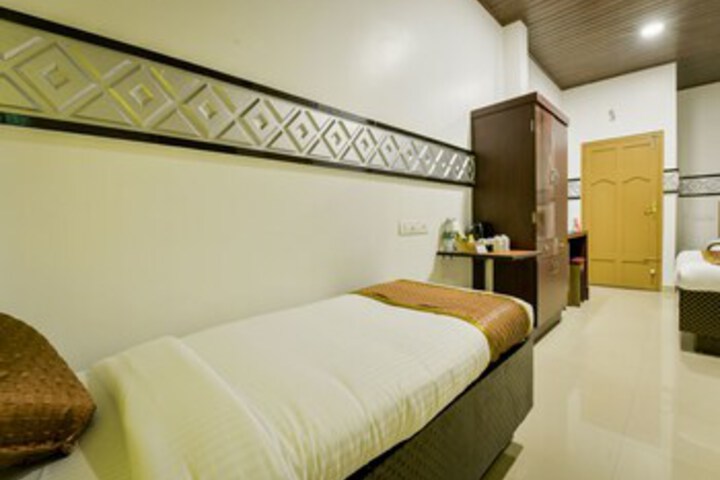 Room 18 of 28