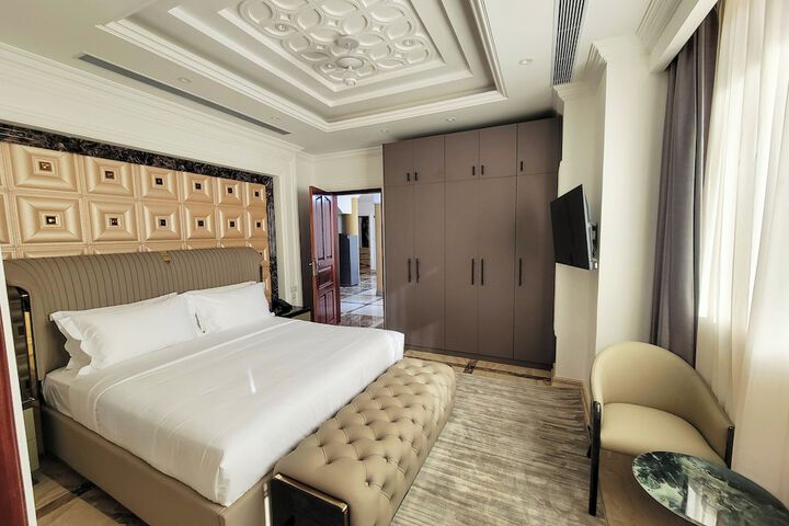 Room 3 of 40