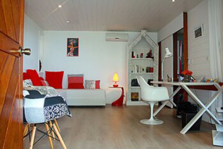 Room 3 of 9