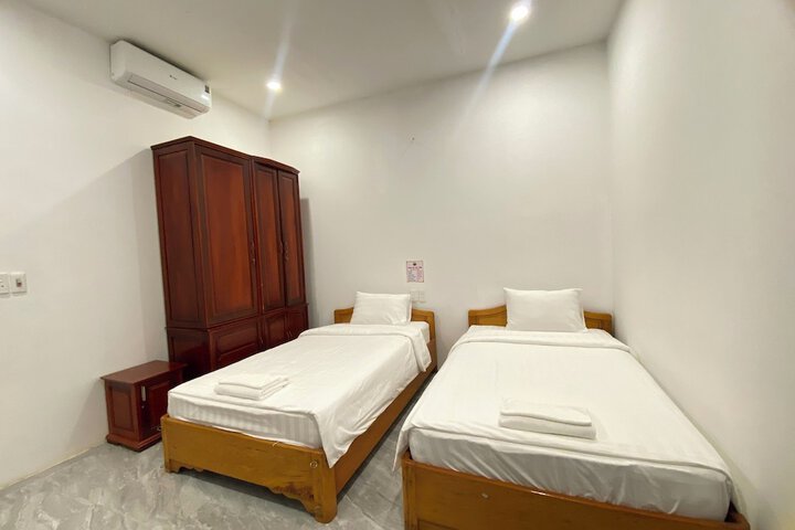 Room 12 of 42
