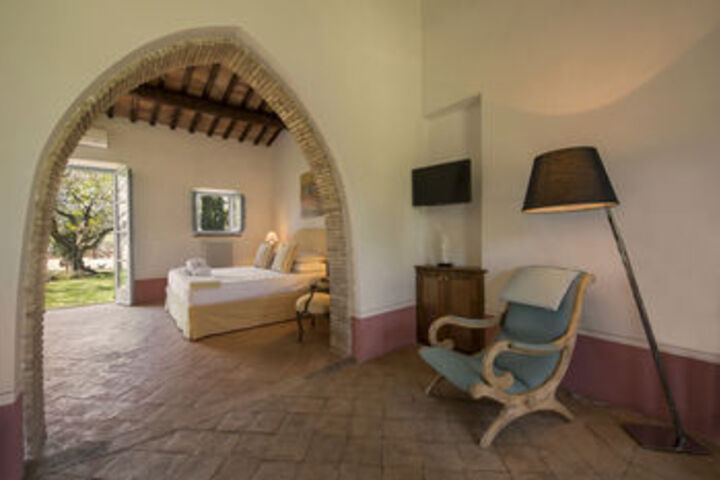 Room 12 of 28