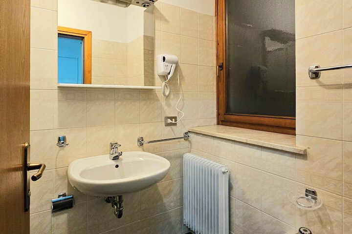 Room 9 of 15