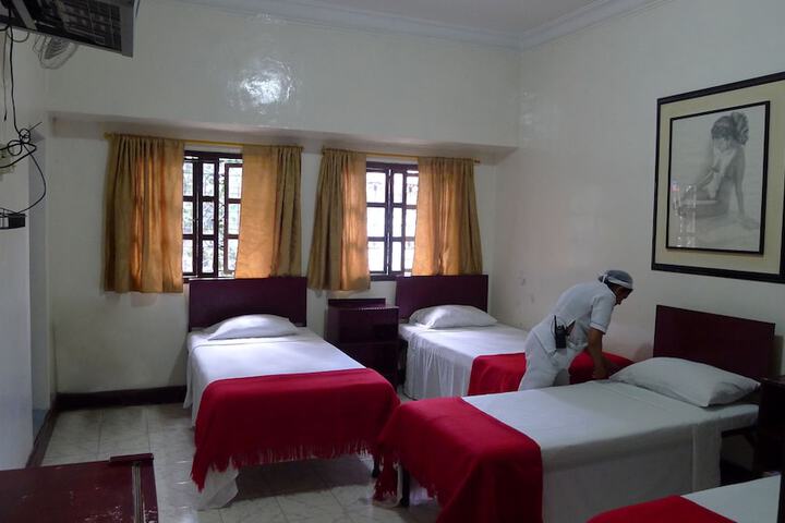 Room 9 of 38