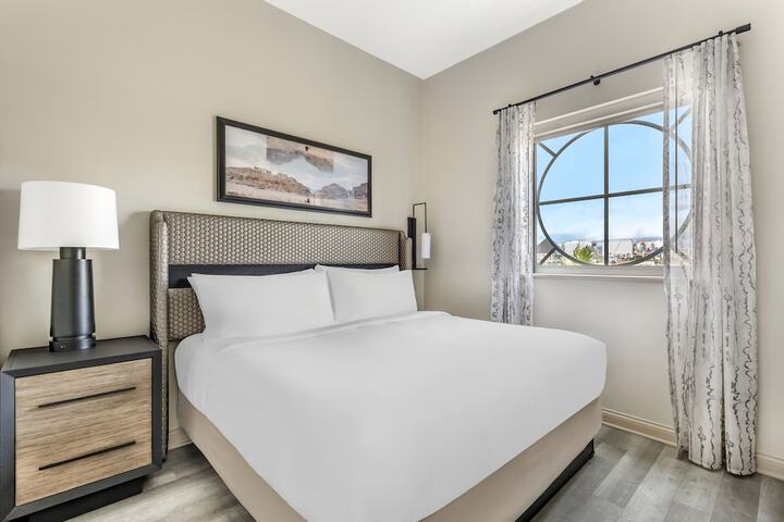 Room 10 of 68