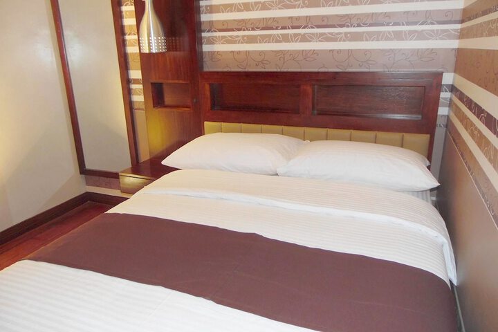 Room 4 of 38