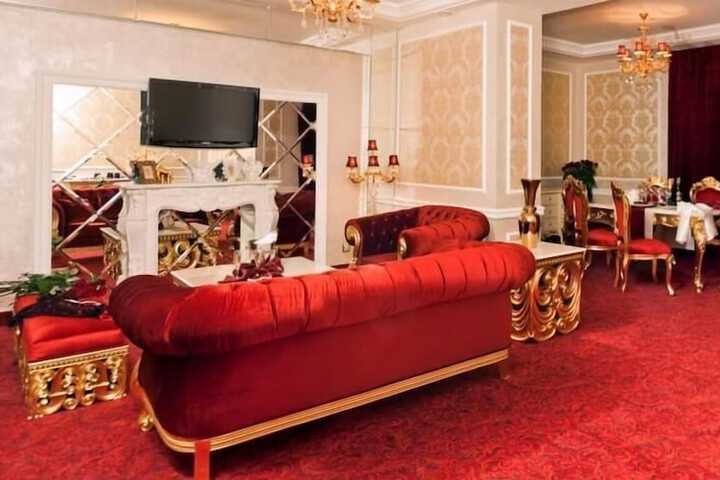 Room 14 of 30