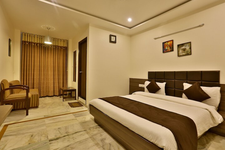 Room 14 of 24
