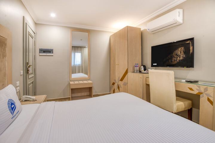 Room 33 of 119