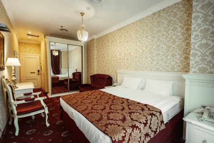 Room 30 of 47