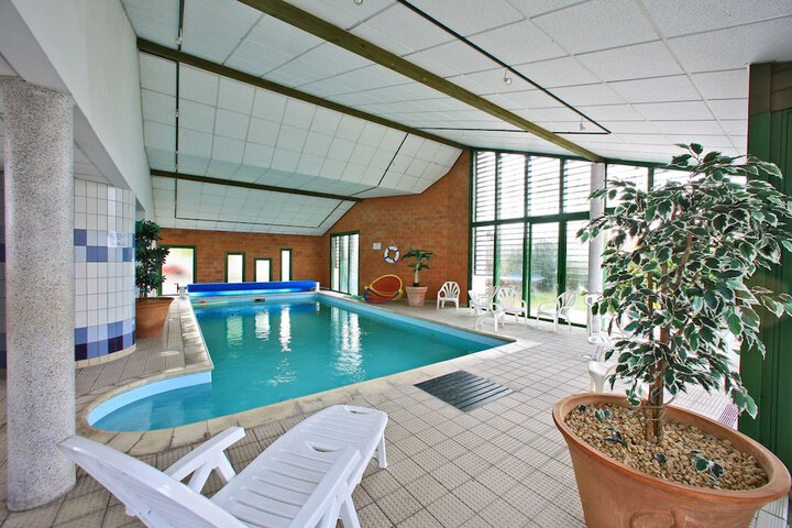 Pool 10 of 16