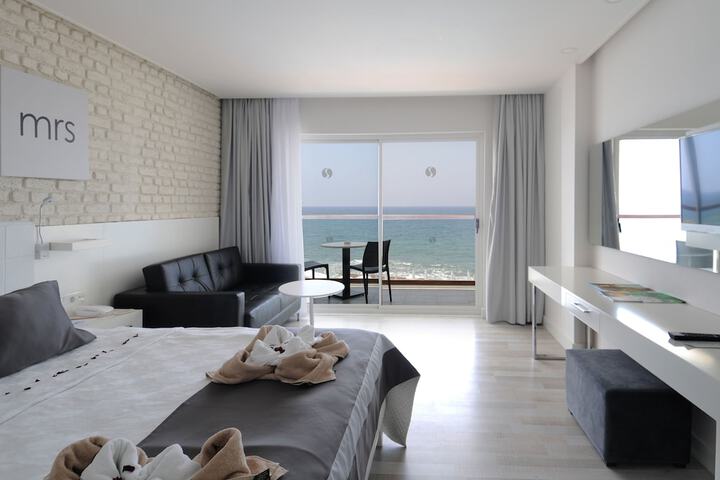 Room 28 of 68