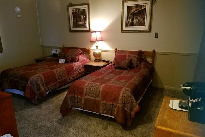 Room 5 of 10