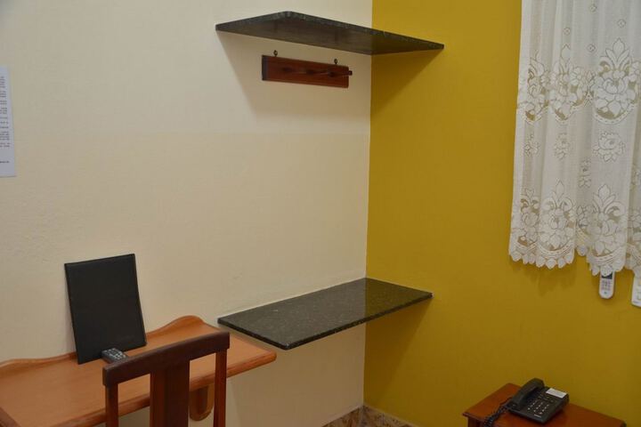 Room 15 of 68